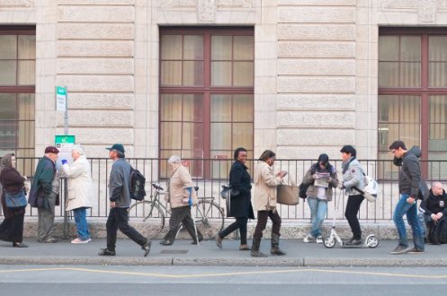 Strassenszene mit Menschen in Basel (Copyright Börje Müller)